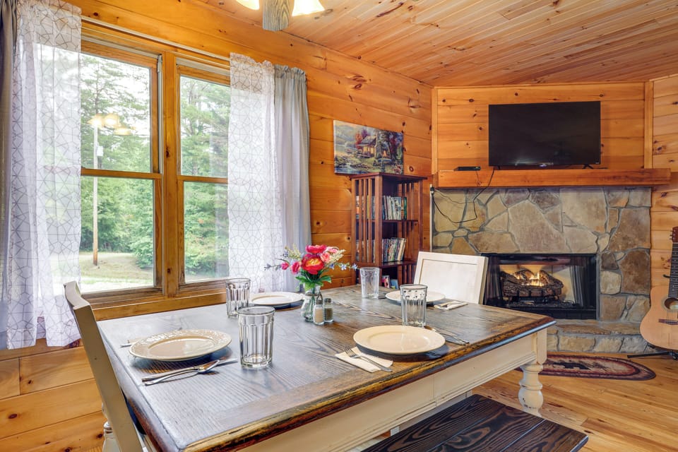 Dining Room | Well-Equipped Kitchen | Gas Fireplace