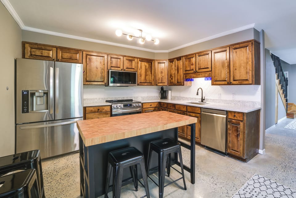 Kitchen | Cooking Basics | Coffee Maker | Paper Towels/Trash Bags Provided