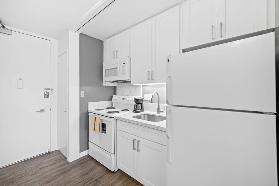 This unit has a fully-equipped kitchen perfect for your culinary needs!