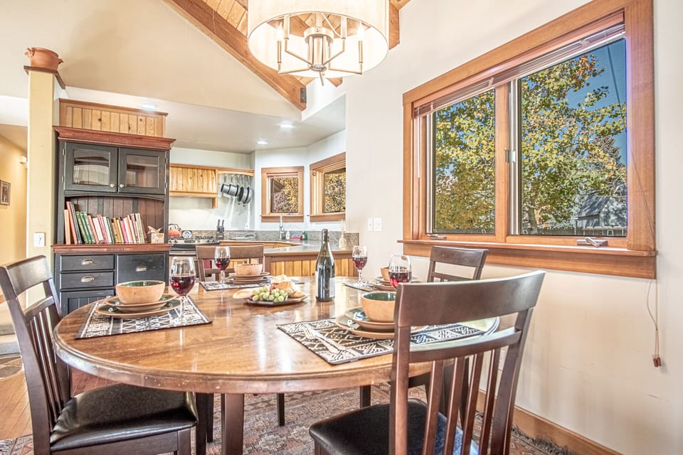 Dining Area & Open Kitchen