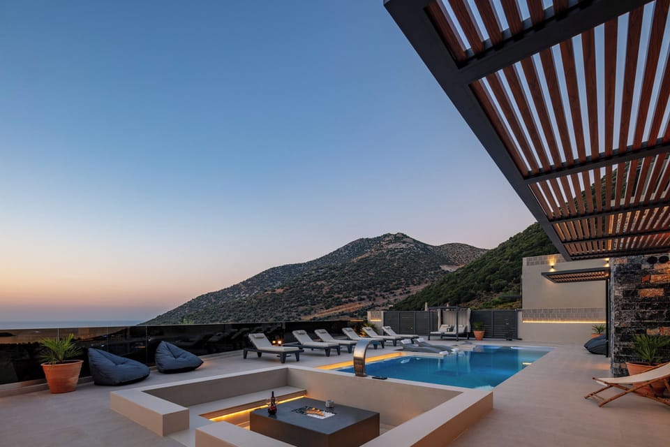 Boasting its own private swimming pool and 4 en-suite bedrooms