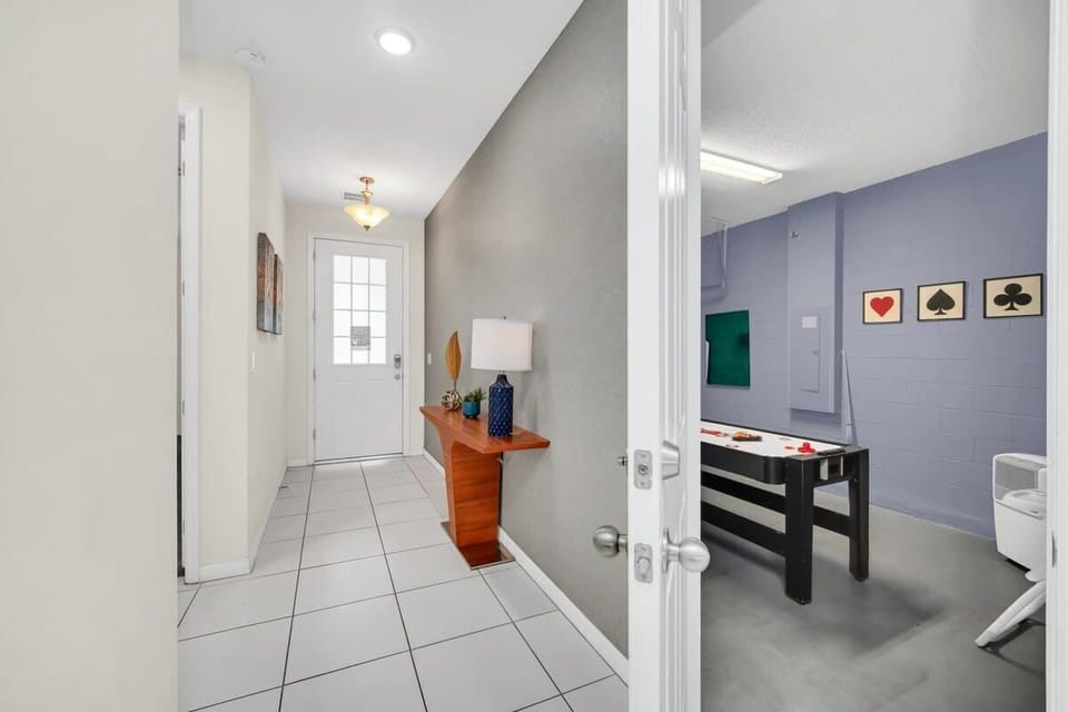 Hallway / Entryway
