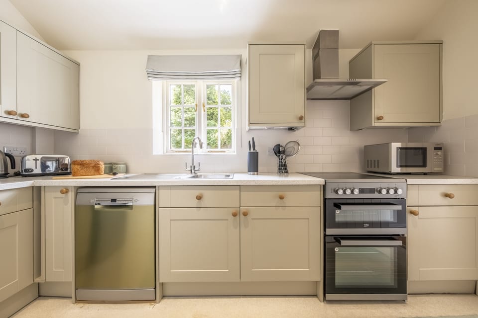 Kitchen with electric oven and hob and dishwasher