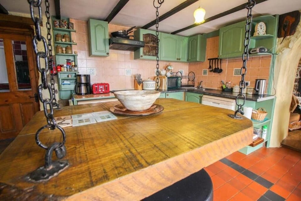 kitchen with hanging table