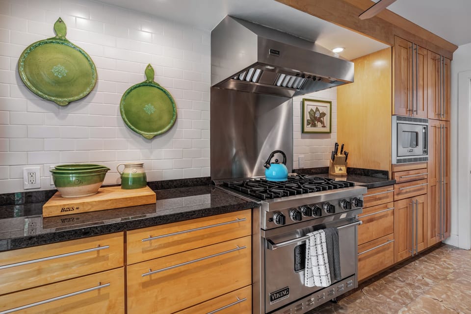 The chef will be thrilled to prepare meals here.