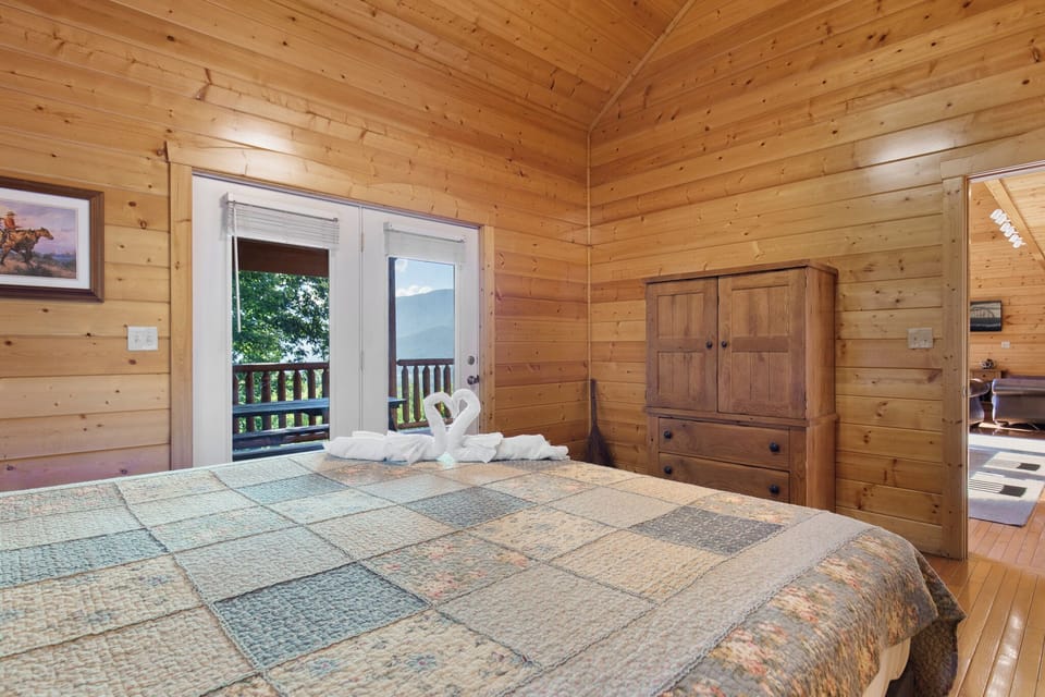 Second Bedroom - King-Size Bed, Deck Access, TV and En Suite Bathroom