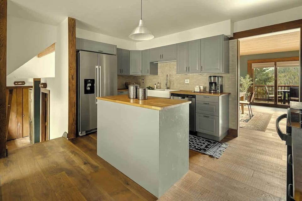 Kitchen with island