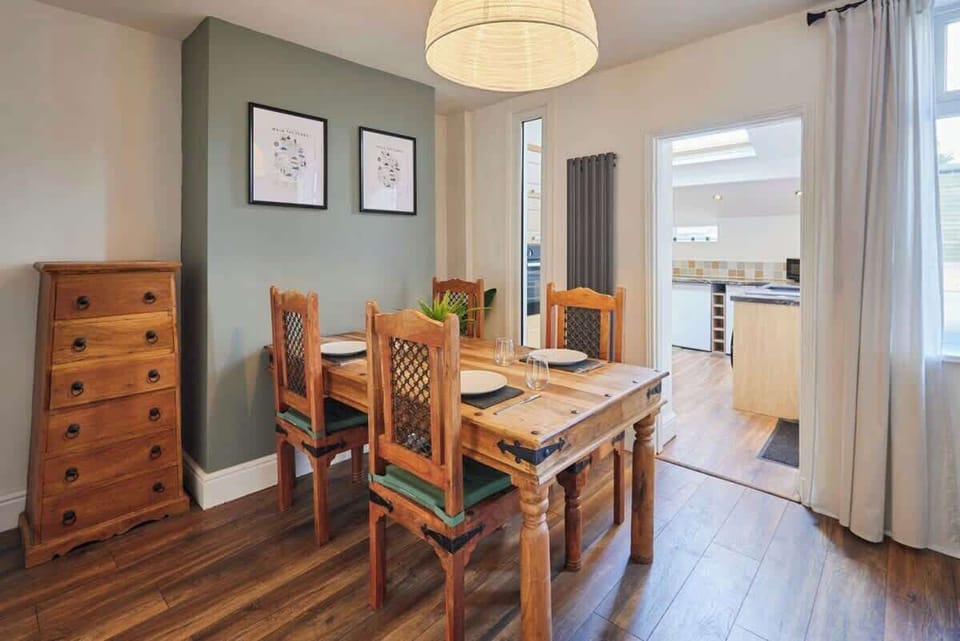 Church View Cottage, Matlock - Host & Stay