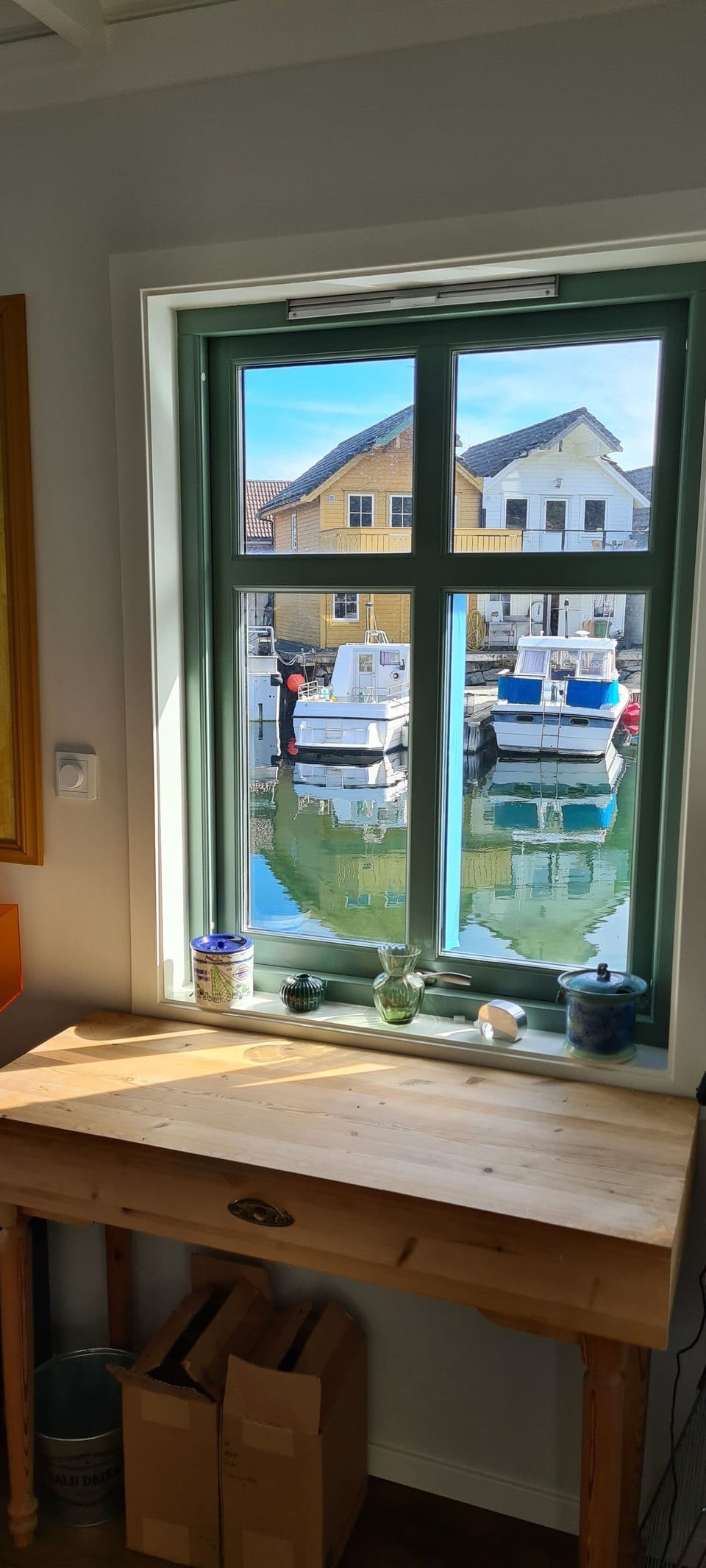 We do not have a dishing machine, but this view when doing the dishes. 