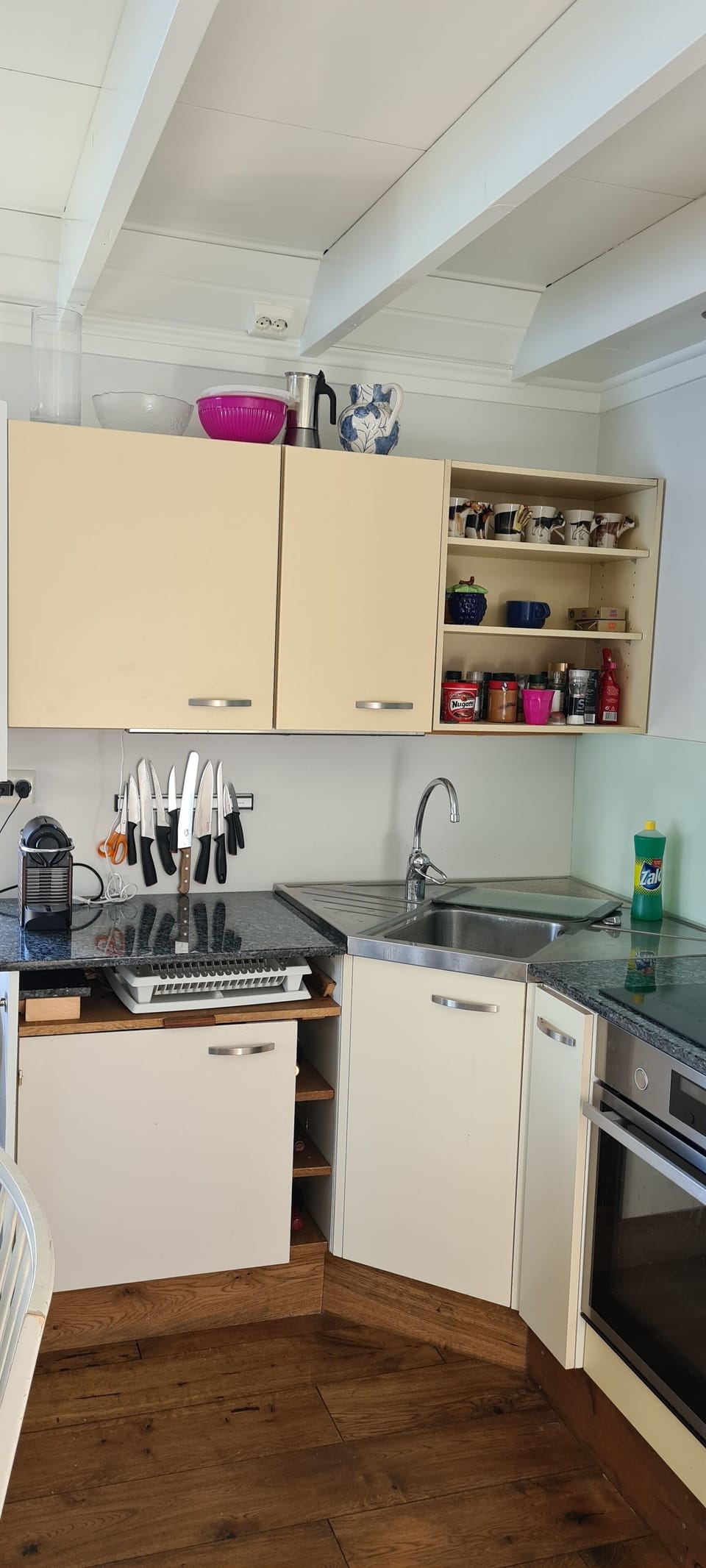 Kitchen, well equipt
