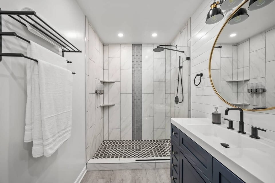 The full bathroom on the 1st floor provides all the amenities for your comfort and convenience.