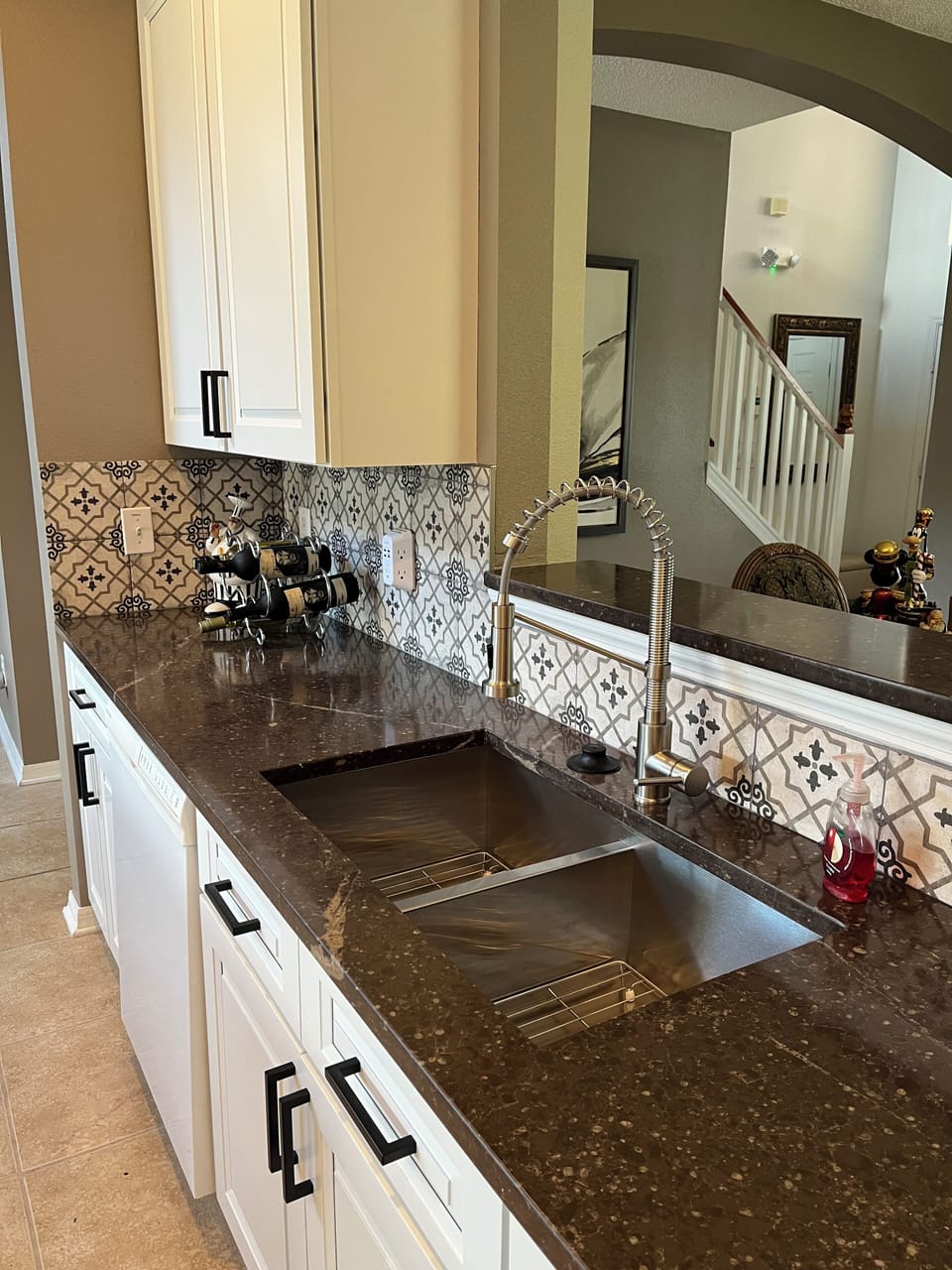 Brand new remodeled kitchen with new sink and faucet!