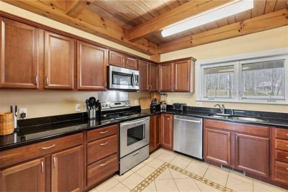 Gourmet kitchen