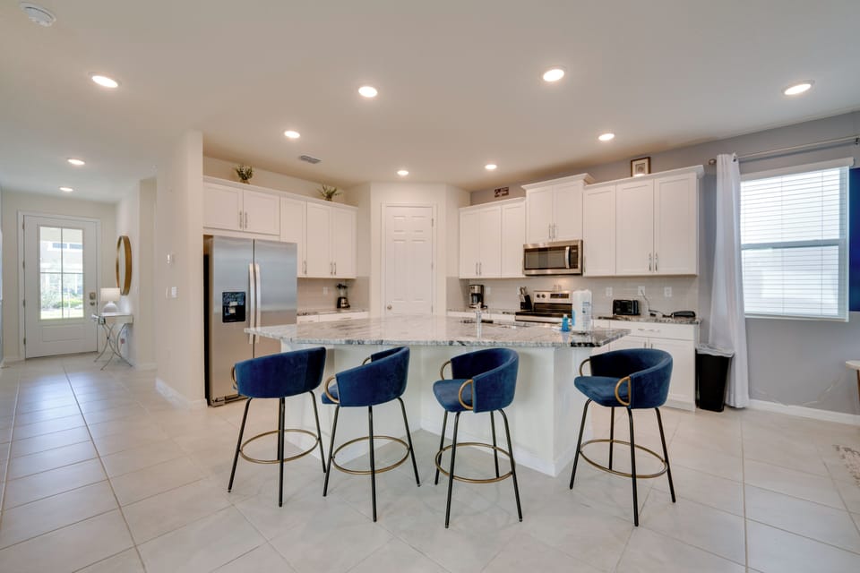 Kitchen | 1st Floor | Toaster | Blender | Coffee Pot