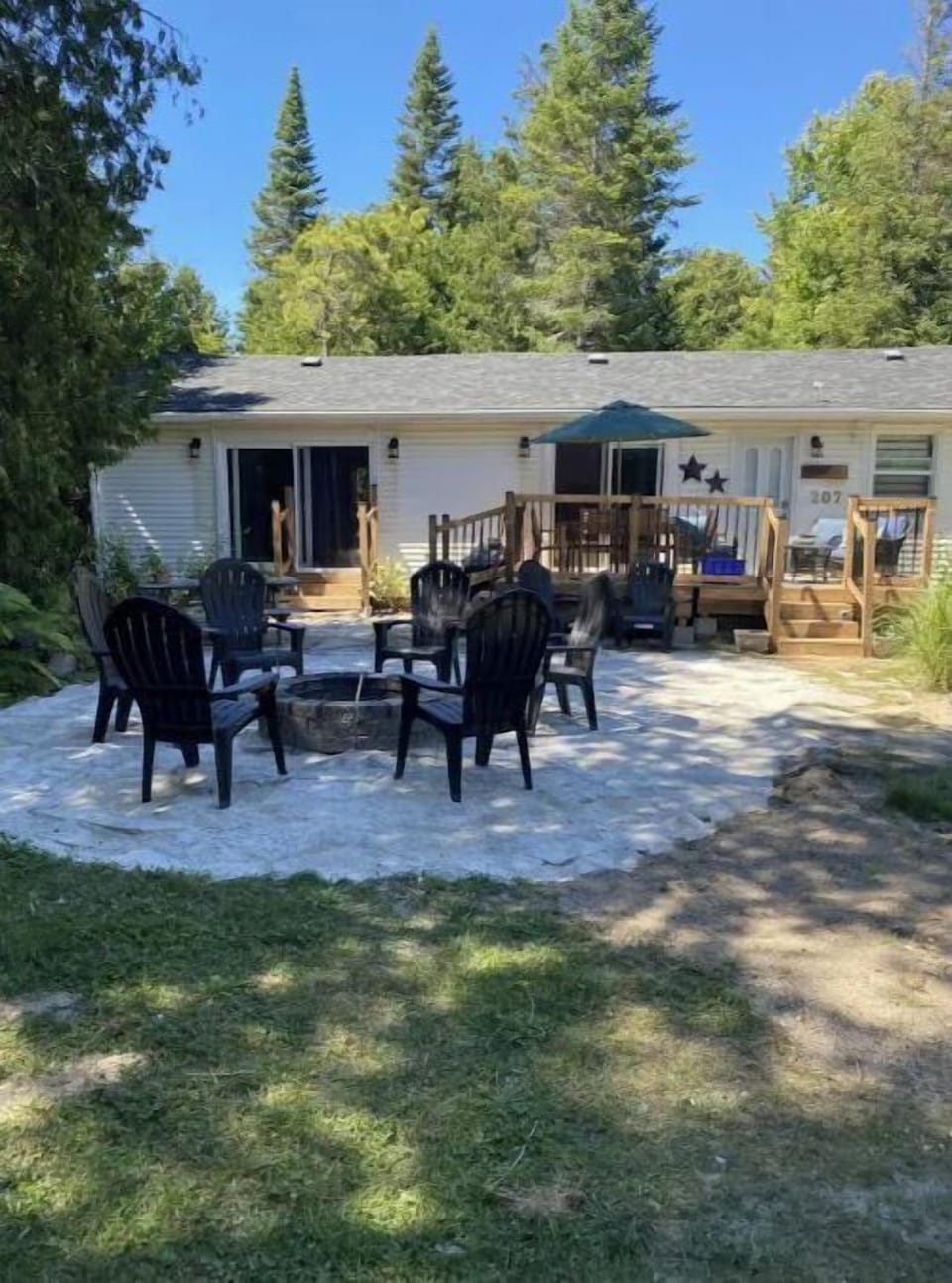 The front view of Bigg cottage.
