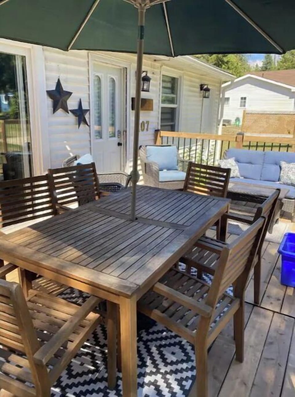 The front deck dining area.