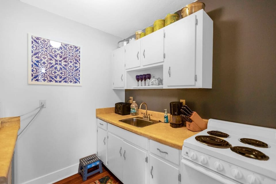 Equipped kitchen for home-cooked meals