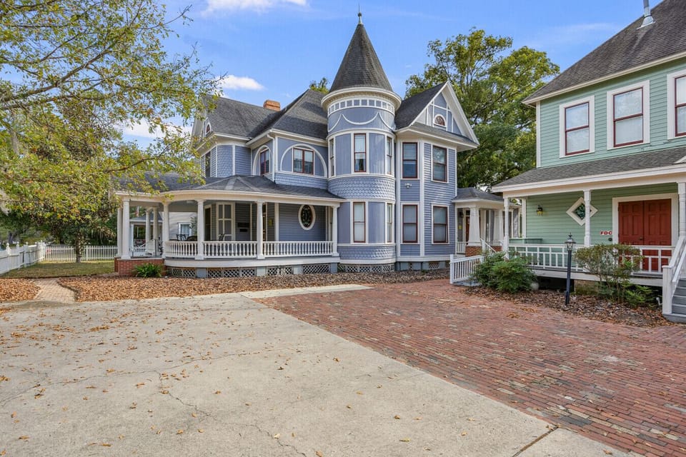 The apartment is located in this beautiful Victorian building