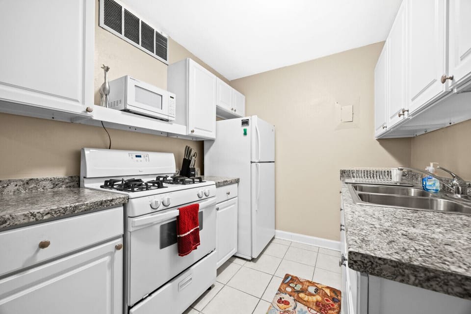 Fully equipped kitchen