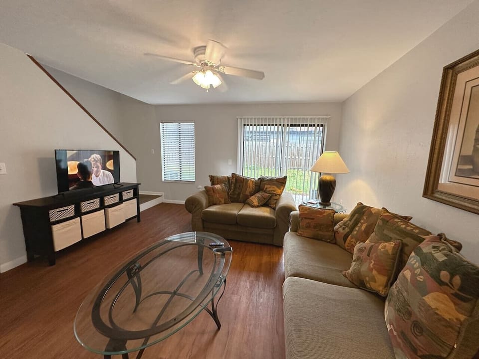 Spacious living room