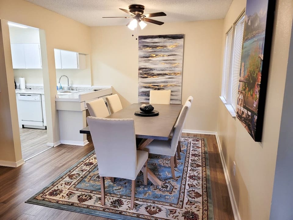 Onyx Dining table with seating for 6