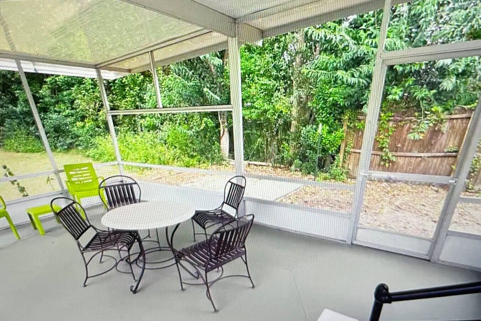 Screened in outdoor space