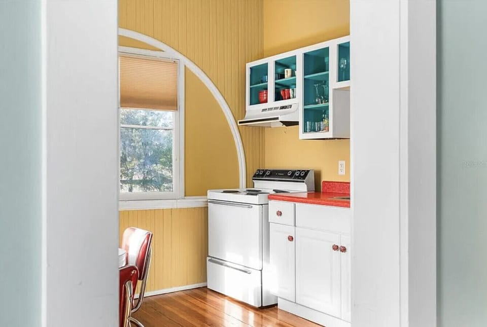 Bright fully equipped kitchen