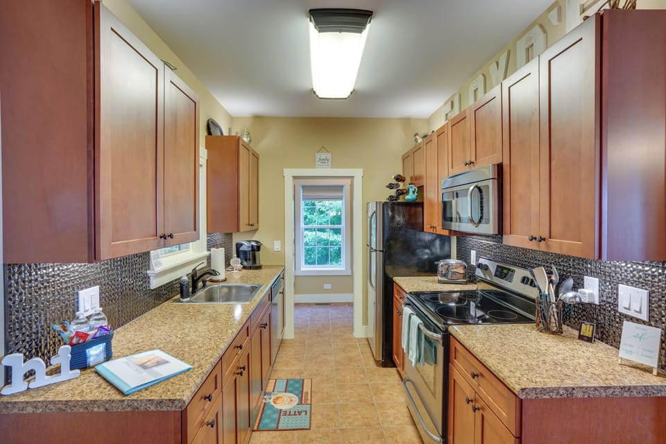 Kitchen | Keurig Coffee Maker | Crockpot