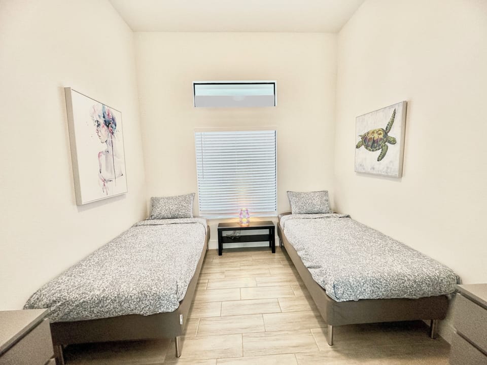 2 twin beds
