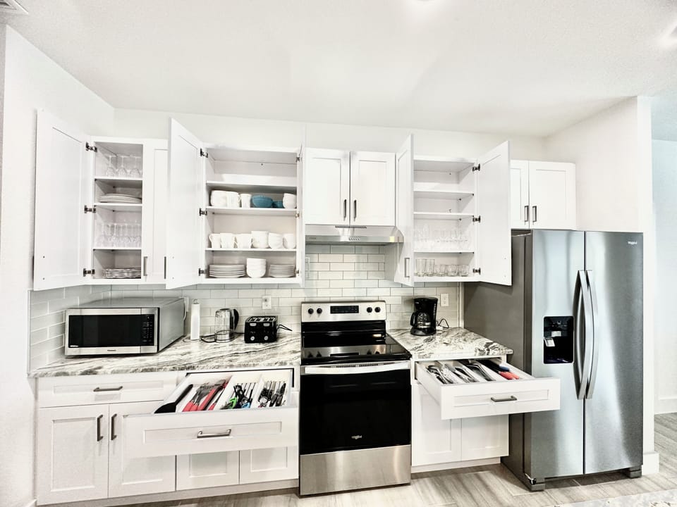 fully stocked kitchen 