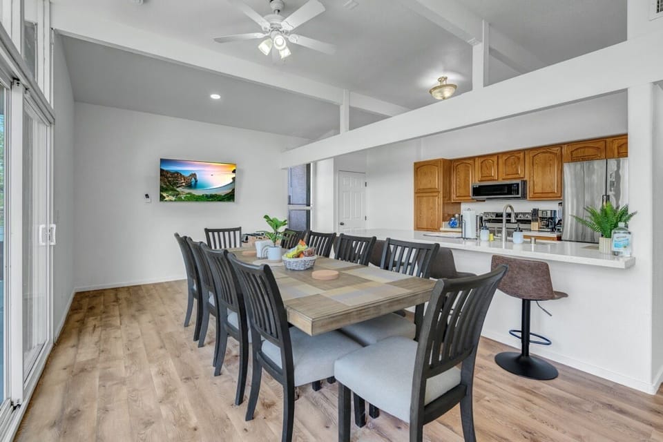 Kitchen with glass walls for visual splendor, high ceilings & entertainment