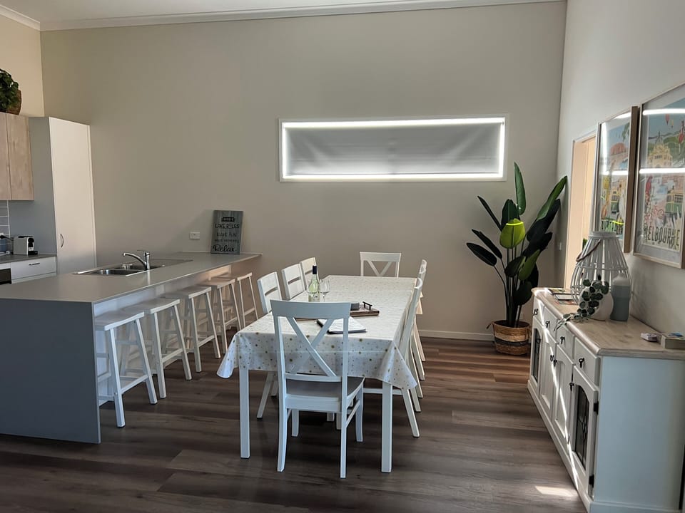Kitchen dining area
