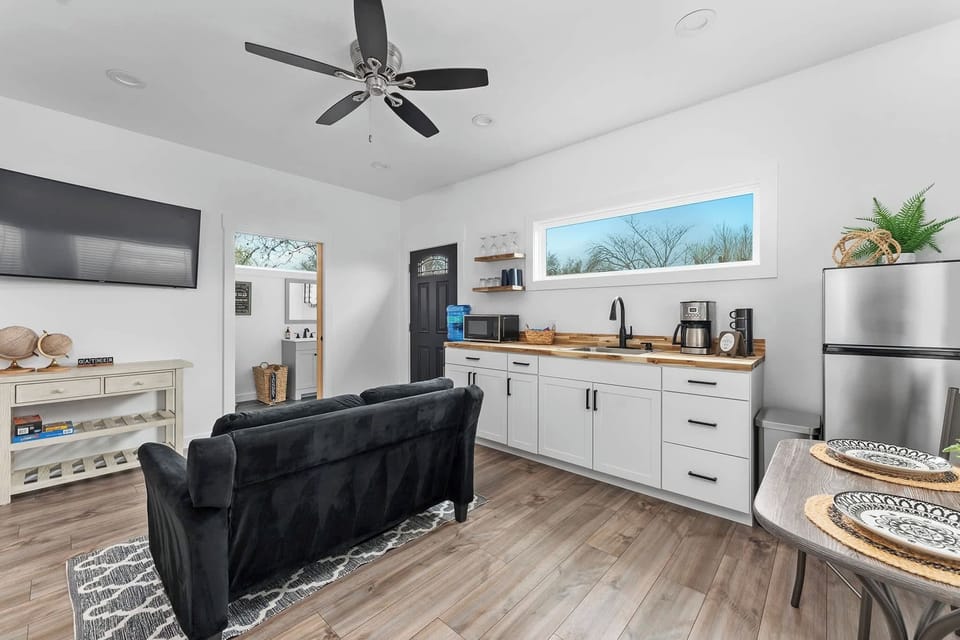 Open Living room/Kitchenette