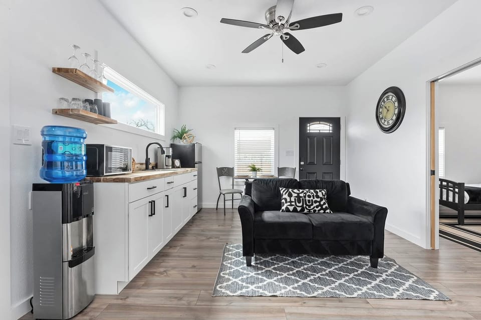 Open Living room/Kitchenette