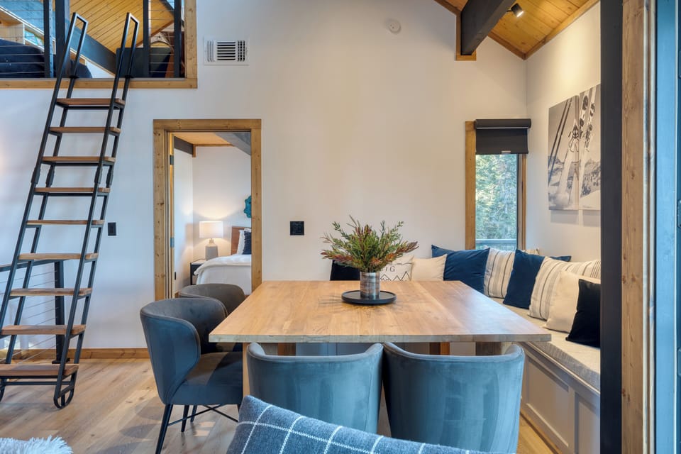 Open-space dining area.
