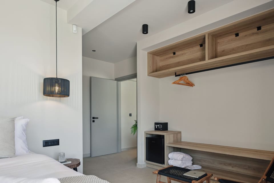 This room also features an ensuite bathroom, a  43’’ TV,  and access to a staircase that leads up to the inviting pool terrace