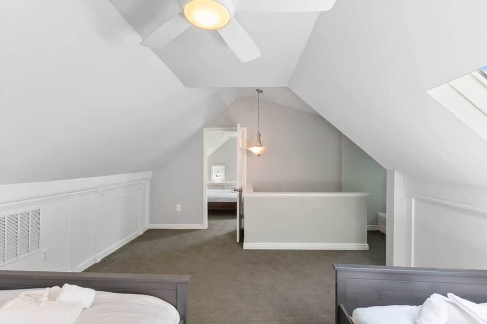 Bedroom 5 - queen and twin