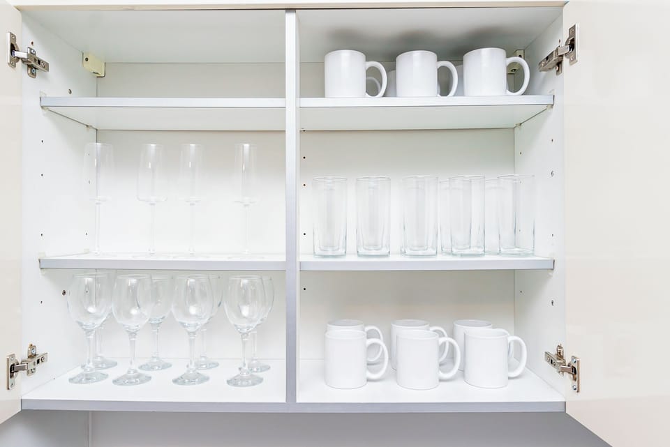 The cups are perfect for your favorite hot drinks, while the glasses are ideal for wine, cocktails, or refreshing beverages.
