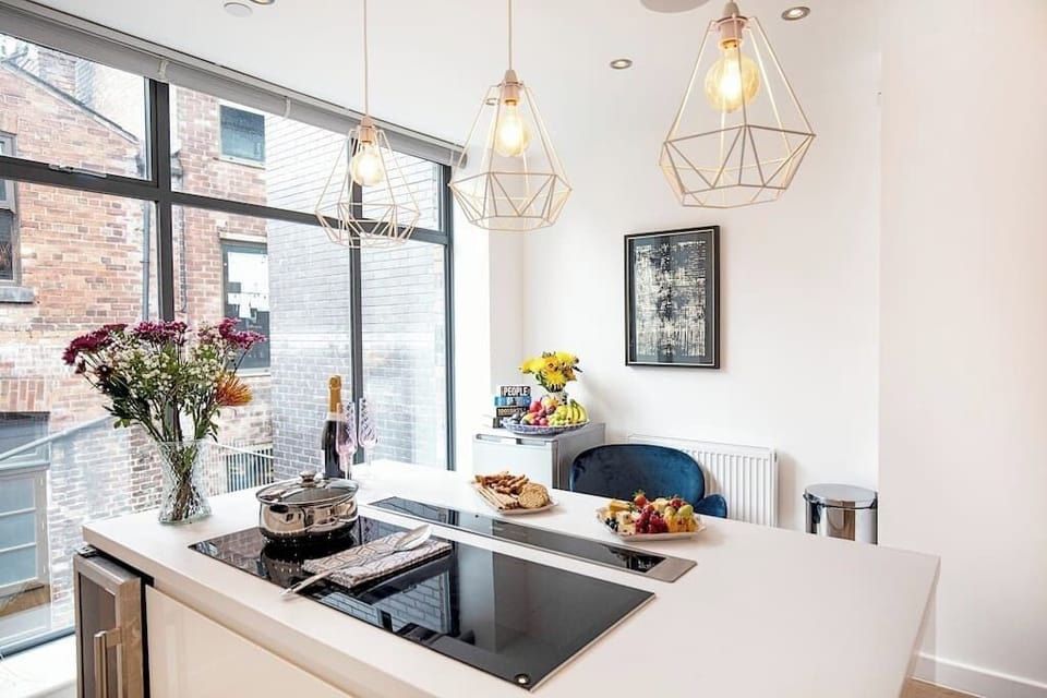 Our kitchen has everything you'd expect in a family home including microwave, kettle & toaster. We provide complimentary teas & coffee
