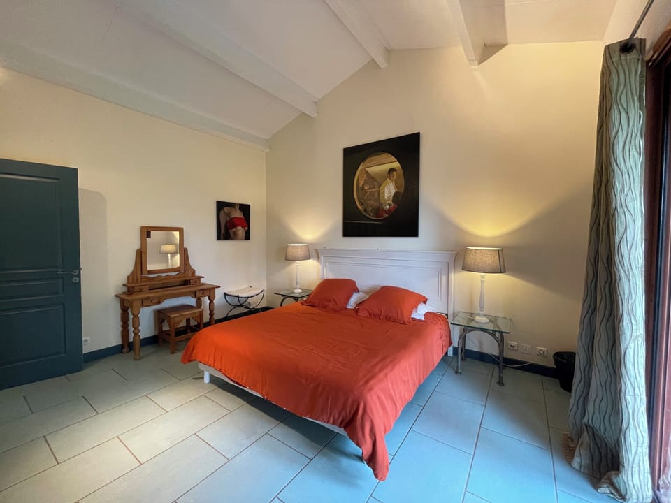 Double bedroom 180cm bed (3)