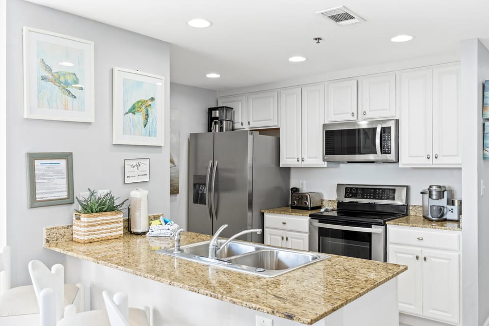 Kitchen with Breakfast Bar