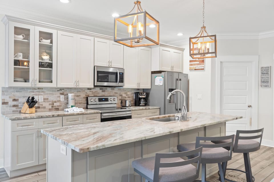 Kitchen with Breakfast Bar