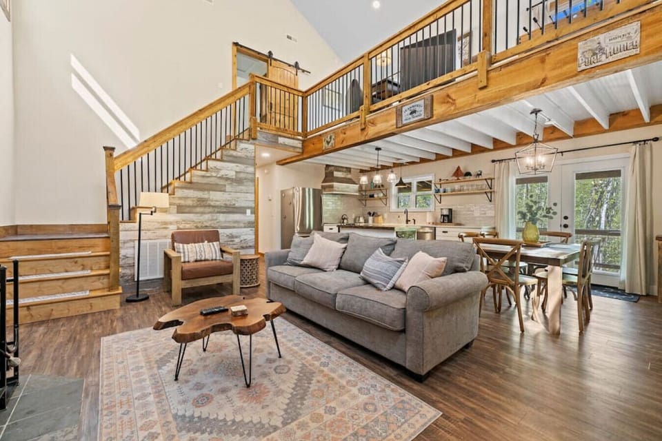 Additional view of the living area