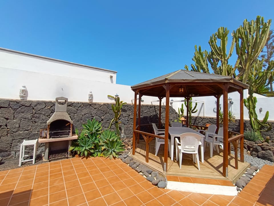 Casa Lagarto - the pergola provides shaded outdoor dining, and there is a BBQ