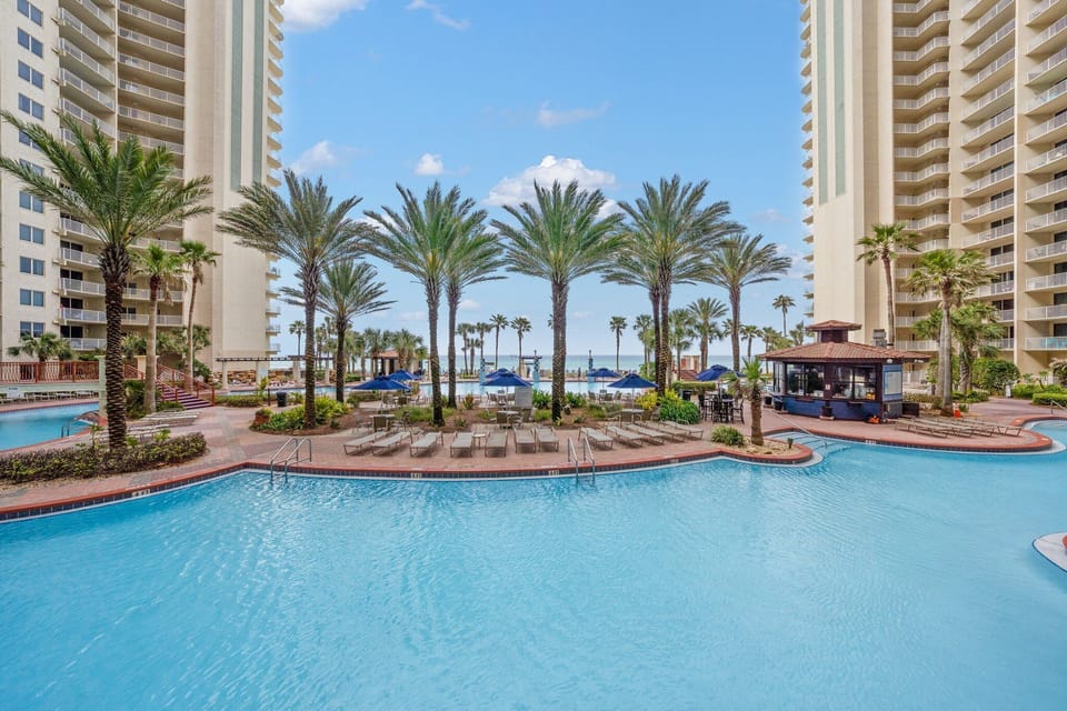 42-web-or-mls-9900-s-thomas-dr-2219
