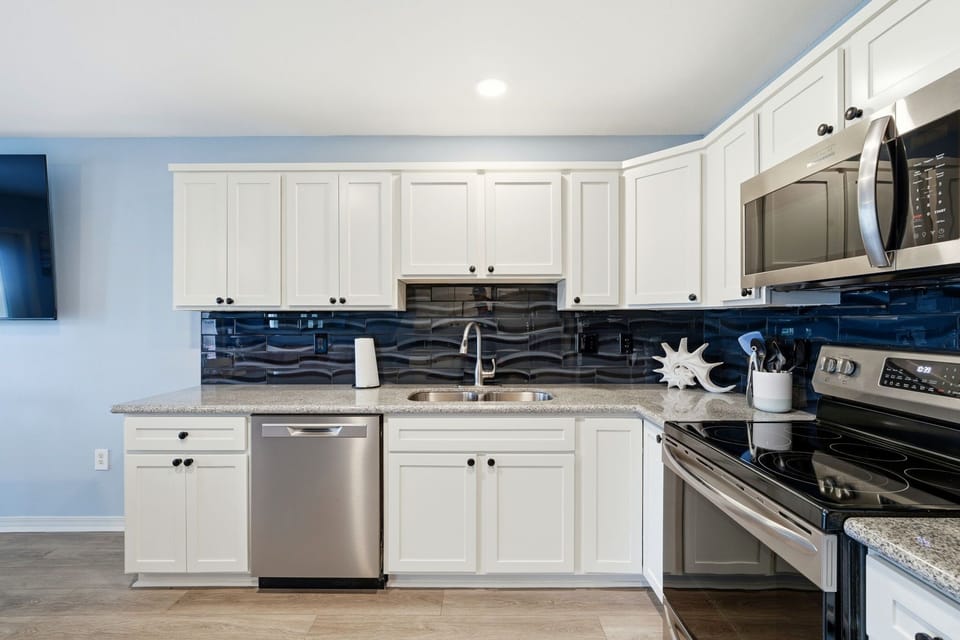 Kitchen- Newly Renovated!