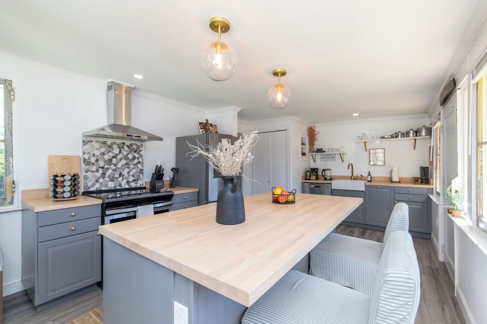 Loft - Full Kitchen with everything you need to make a culinary masterpiece. 