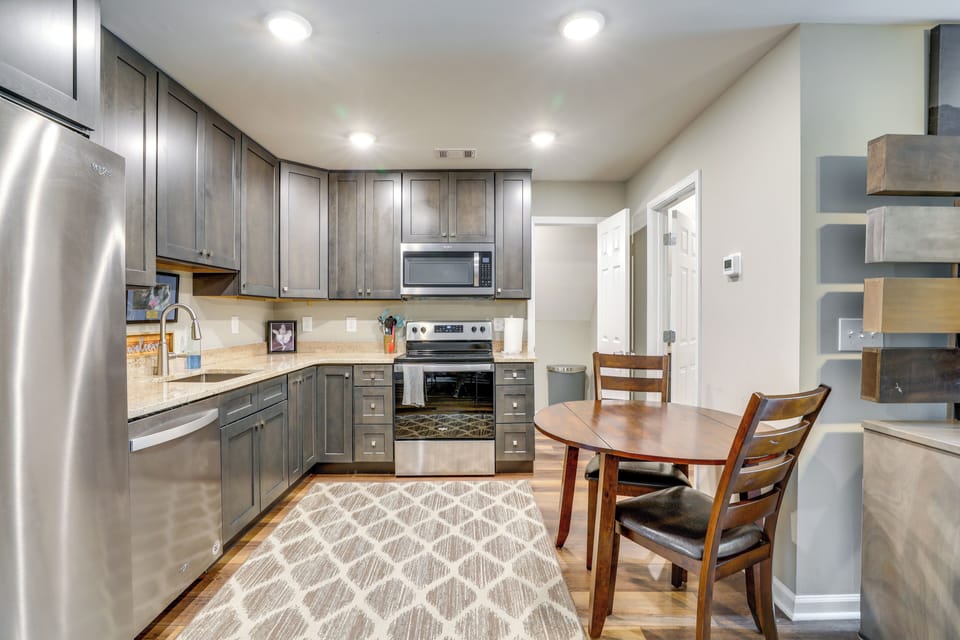 Kitchen & Dining Area | Free WiFi