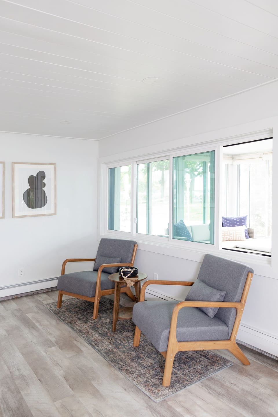 Enjoy a book, a glass of wine or coffee in the sitting area.