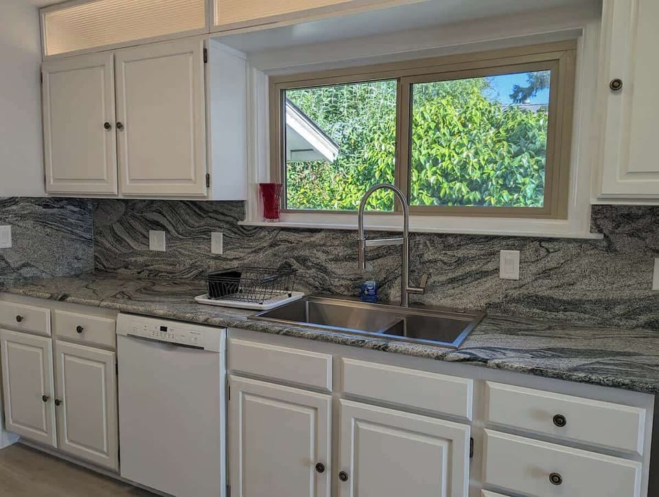 The kitchen has new granite countertops! 